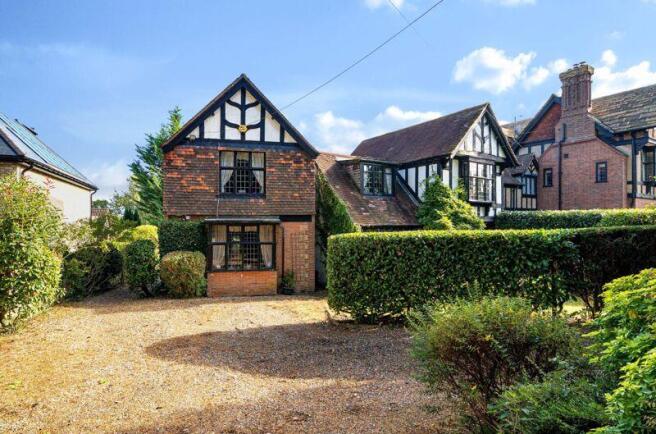 5 bedroom semi-detached house for sale