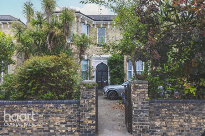 8 bedroom detached house for sale