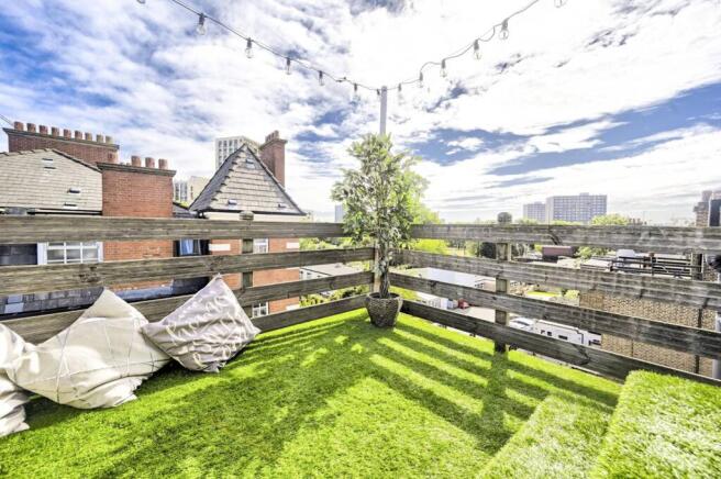 4 bedroom maisonette for sale