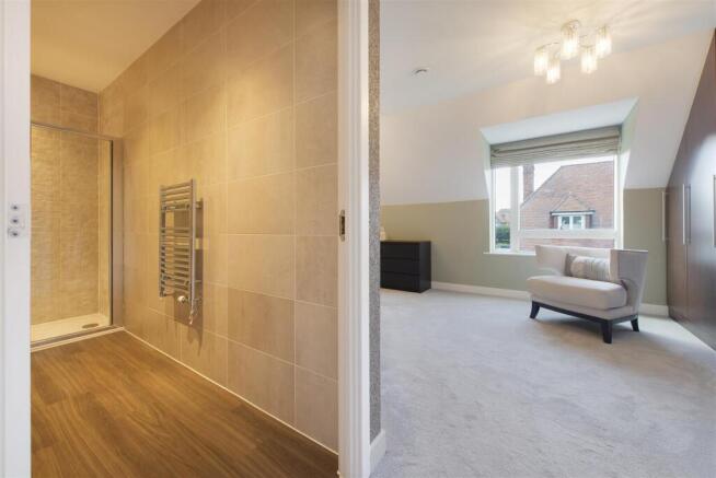 5 bedroom semi-detached house for sale