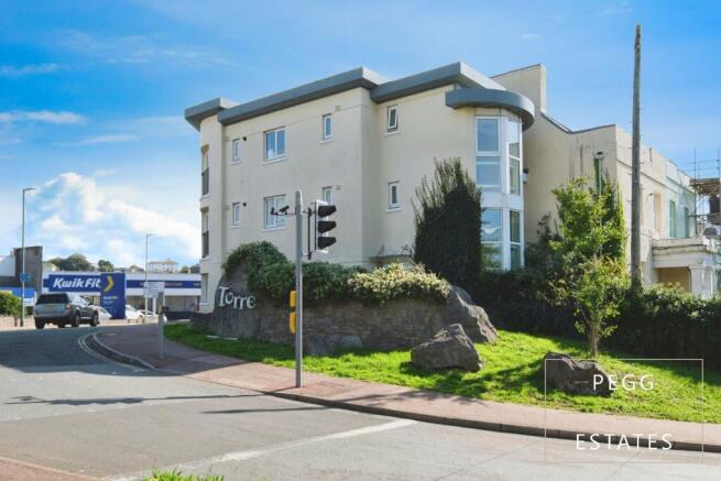 4 bedroom flat for sale