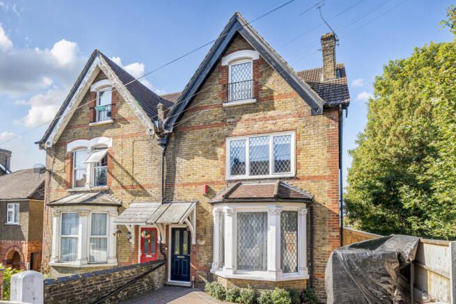 4 bedroom semi-detached house for sale