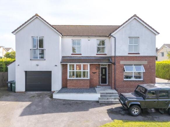 5 bedroom detached house for sale