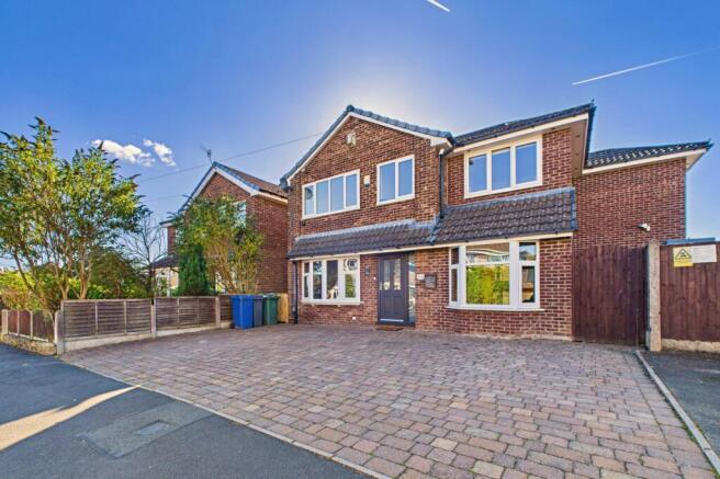 5 bedroom detached house for sale