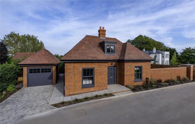 2 bedroom detached house for sale