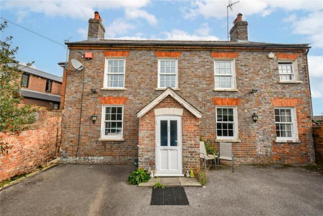 2 bedroom detached house for sale