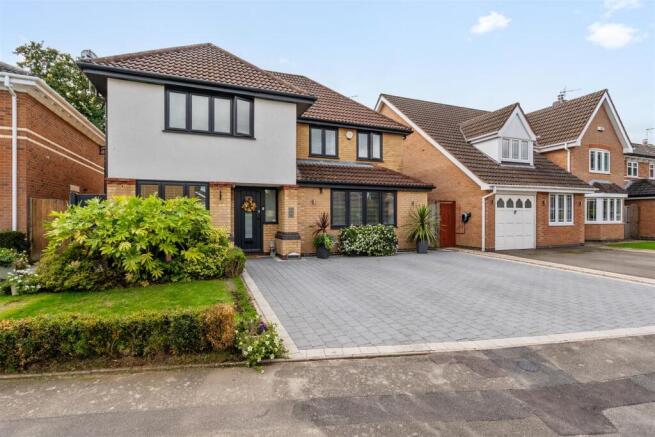 5 bedroom detached house for sale