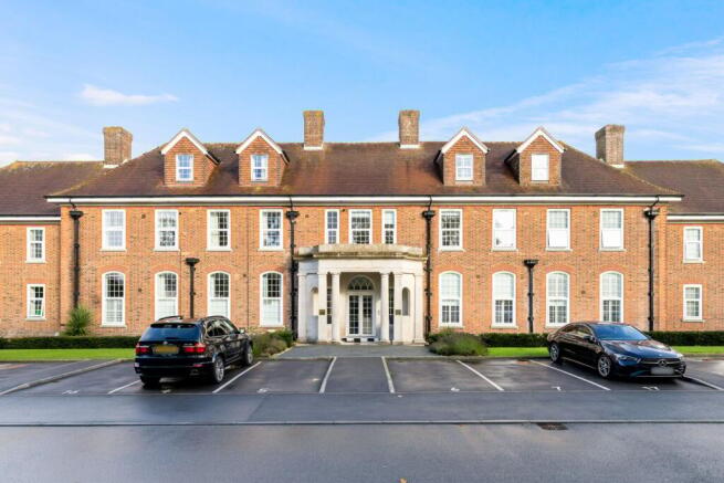 3 bedroom ground floor flat for sale