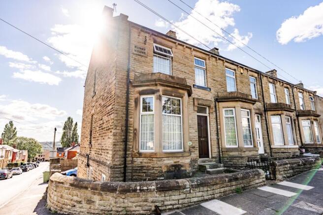 4 bedroom end of terrace house for sale