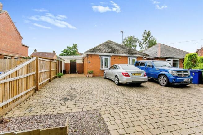 4 bedroom detached bungalow for sale