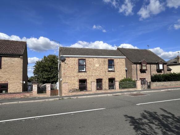 2 bedroom detached house for sale