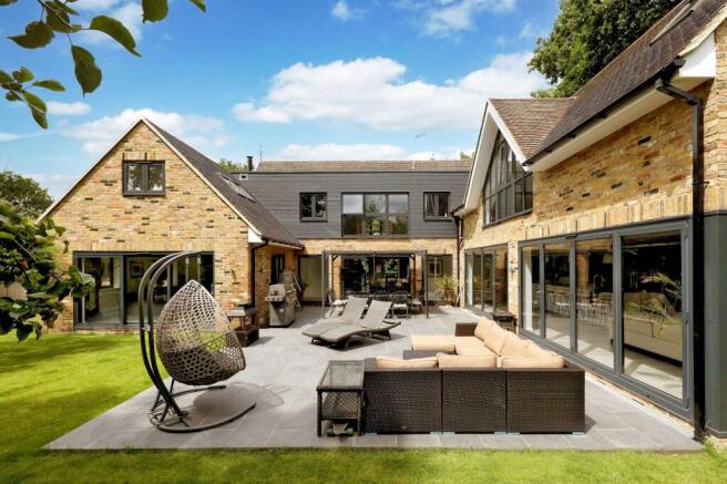 5 bedroom detached house for sale