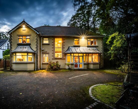 5 bedroom detached house for sale