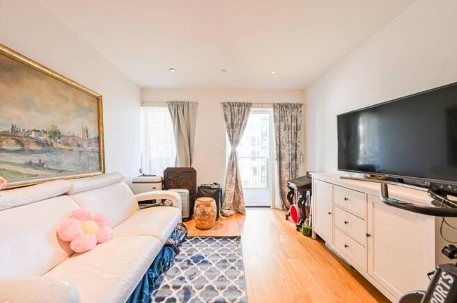 2 bedroom flat for sale