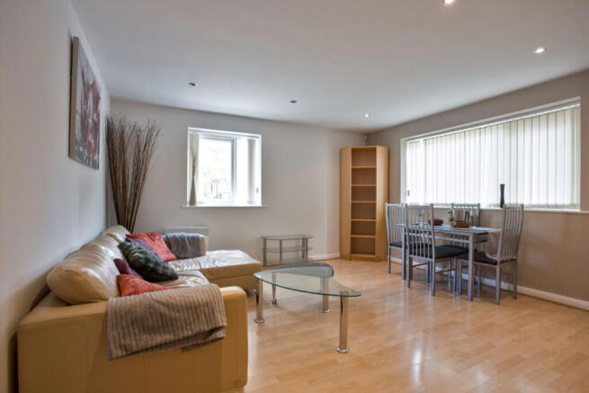 2 bedroom flat for sale