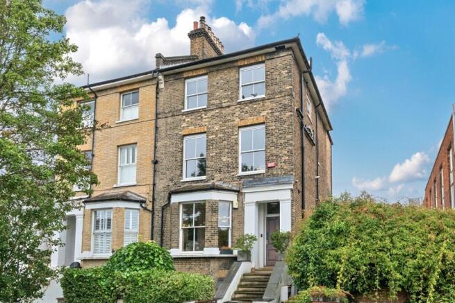 5 bedroom semi-detached house for sale