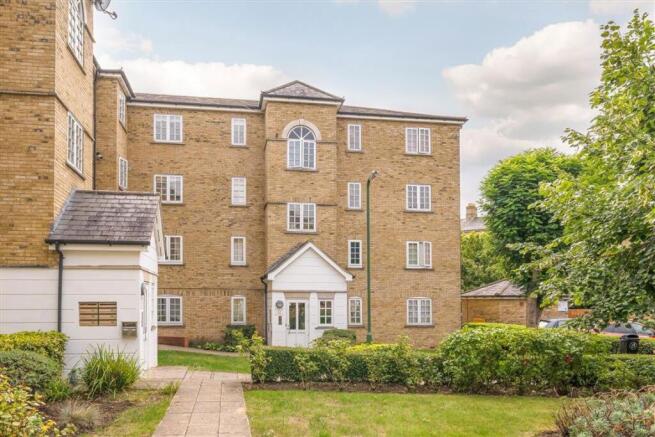 2 bedroom flat for sale