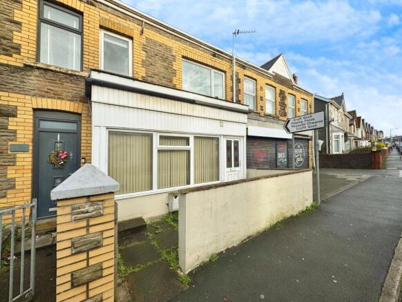 5 bedroom terraced house for sale