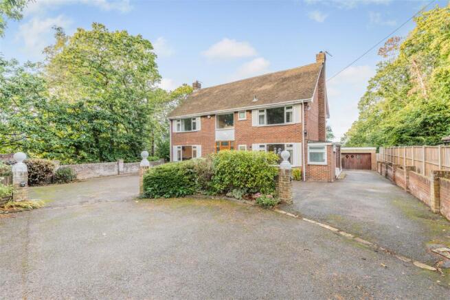 5 bedroom detached house for sale