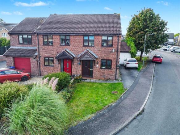 3 bedroom semi-detached house for sale