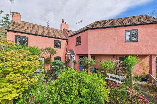 3 bedroom cottage for sale