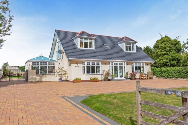 4 bedroom detached bungalow for sale