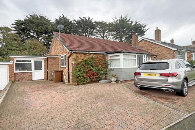 2 bedroom detached bungalow for sale