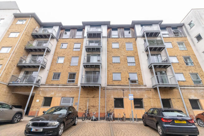 2 bedroom flat for sale