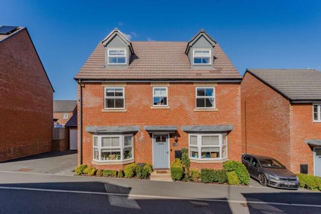 5 bedroom detached house for sale
