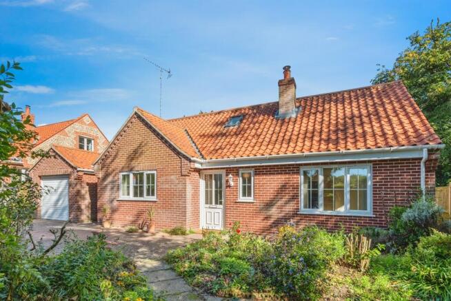 4 bedroom detached bungalow for sale
