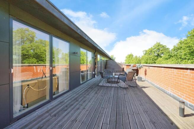 3 bedroom flat for sale