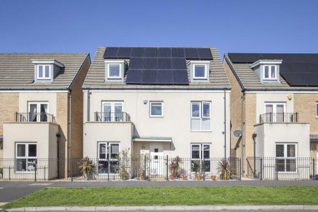 5 bedroom detached house for sale