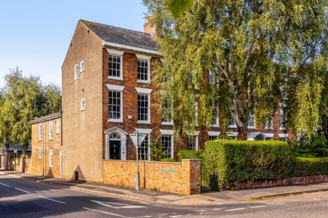 5 bedroom house for sale