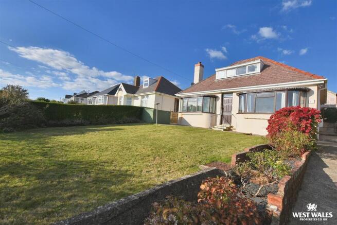 2 bedroom detached bungalow for sale