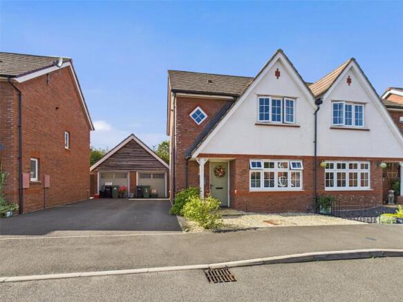 3 bedroom semi-detached house for sale