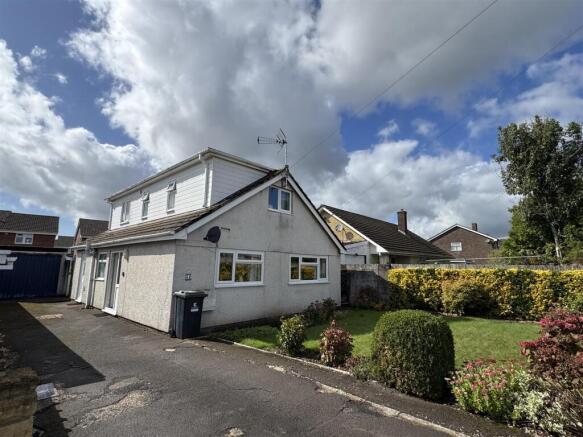 4 bedroom detached bungalow for sale