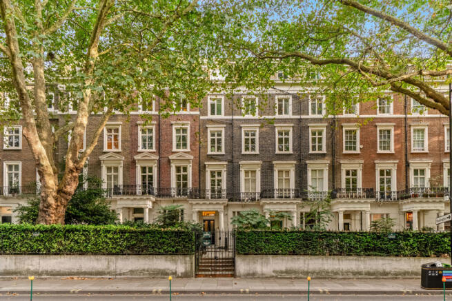 2 bedroom ground floor flat for sale