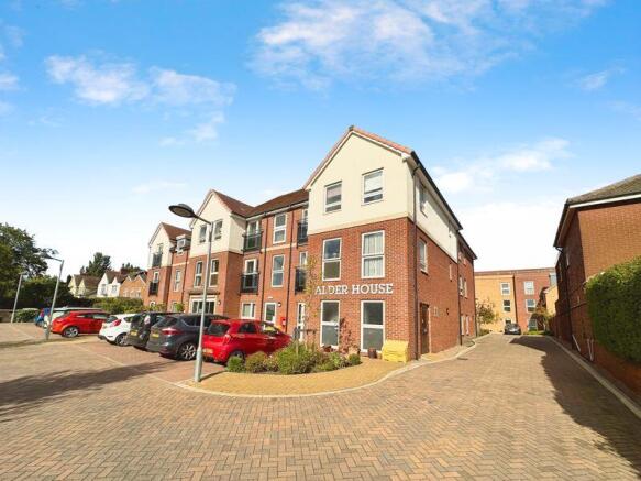 1 bedroom ground floor flat for sale