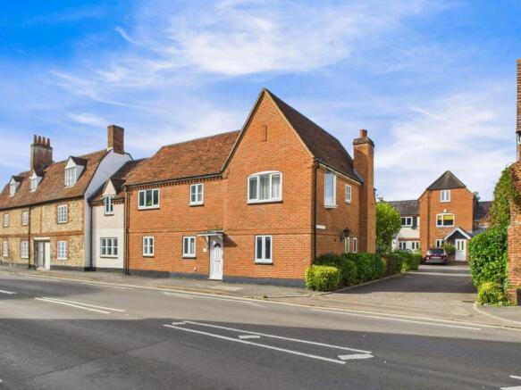 3 bedroom ground floor flat for sale