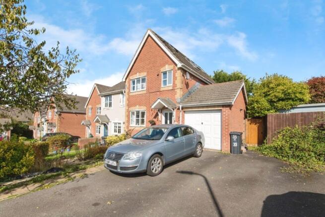 4 bedroom end of terrace house for sale