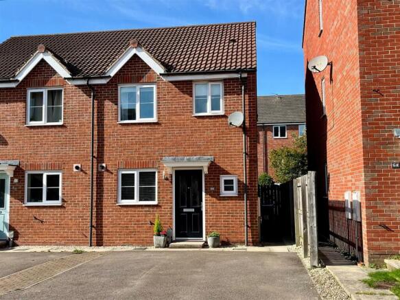 3 bedroom semi-detached house for sale