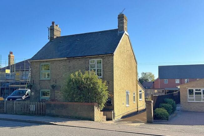 2 bedroom semi-detached house for sale