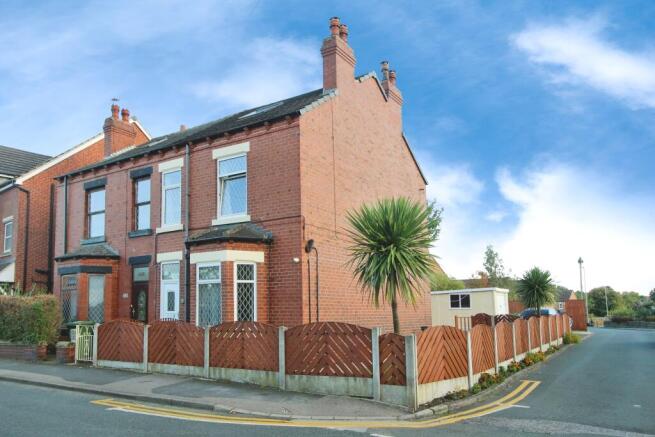 4 bedroom semi-detached house for sale