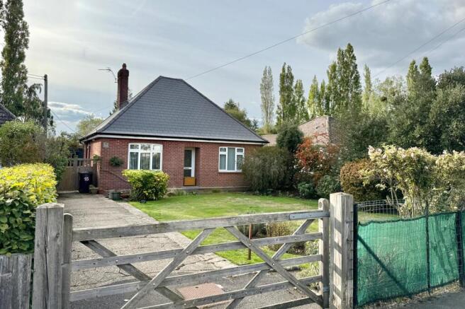 2 bedroom detached bungalow for sale