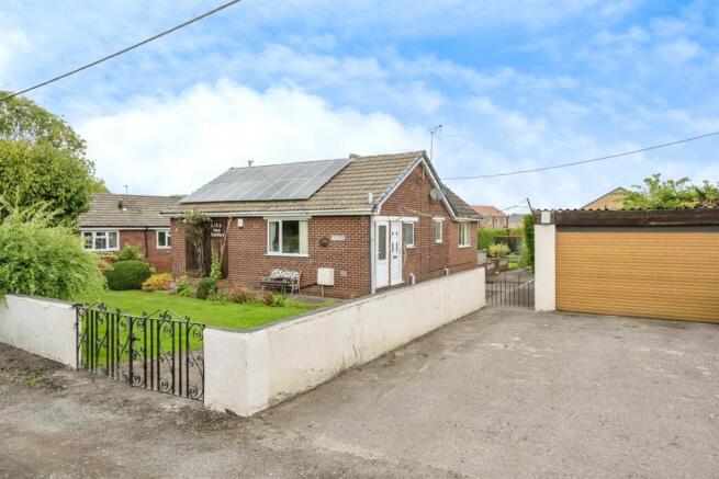 2 bedroom detached bungalow for sale