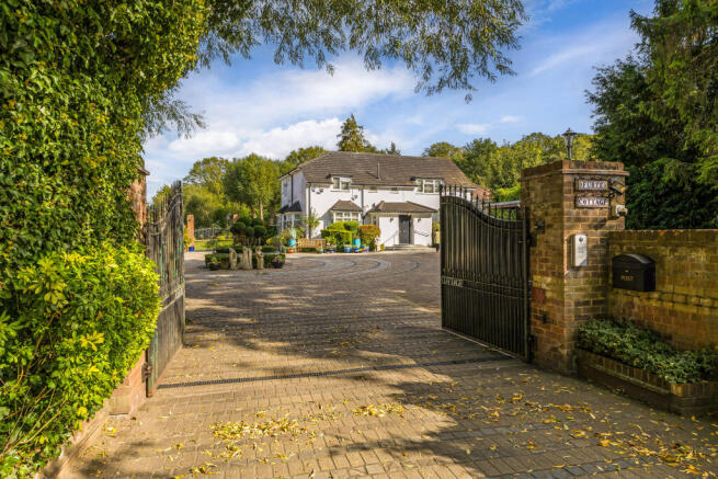 5 bedroom detached house for sale