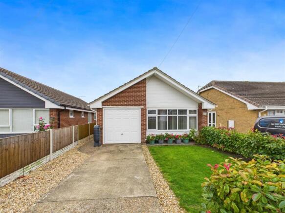 2 bedroom detached bungalow for sale