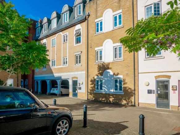 2 bedroom flat for sale