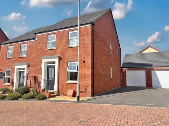 3 bedroom semi-detached house for sale