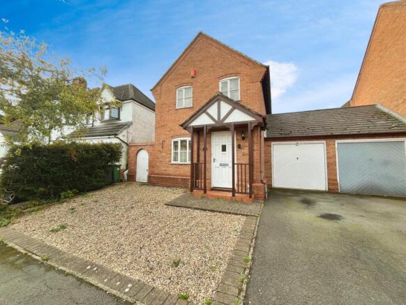 3 bedroom link detached house for sale
